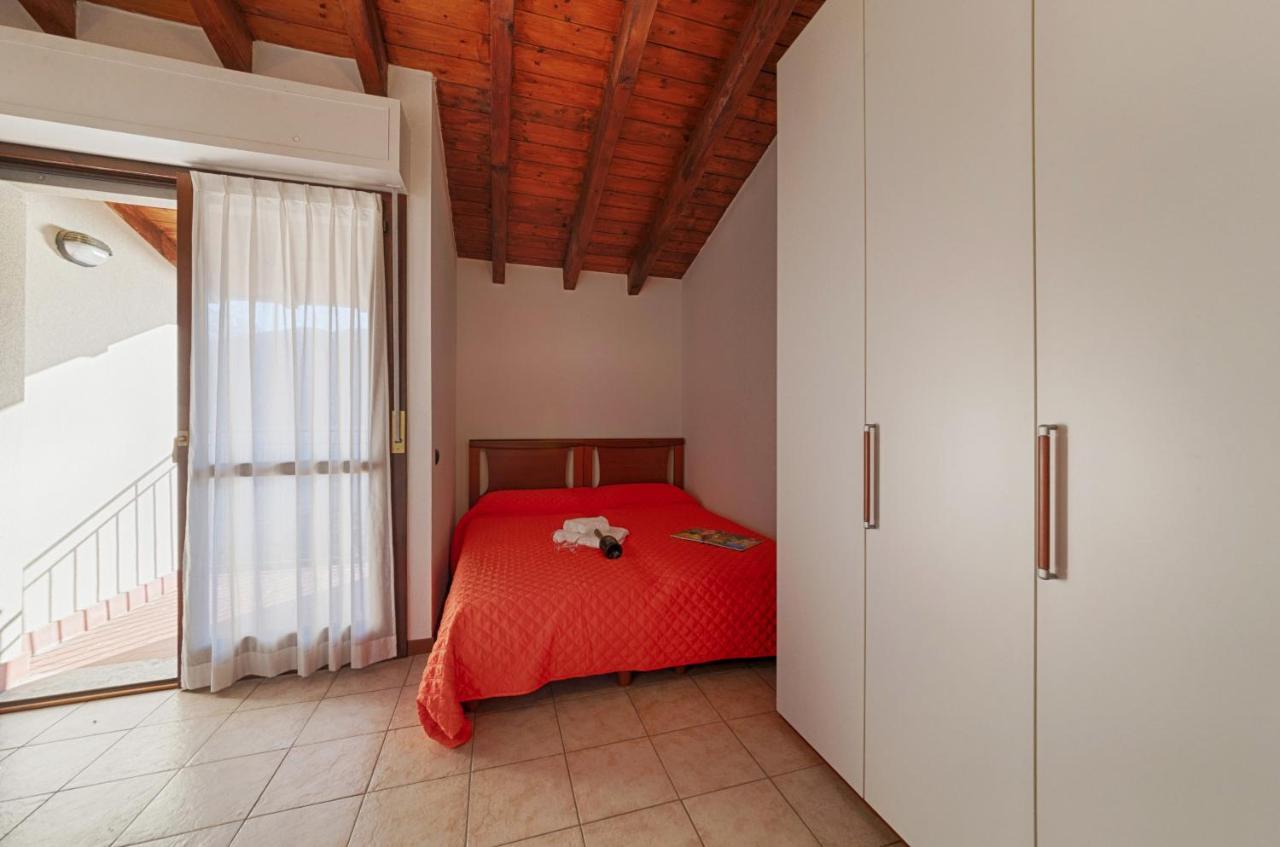 2-Bedroom Lakeview Apartment At The Lake Acquaseria Buitenkant foto