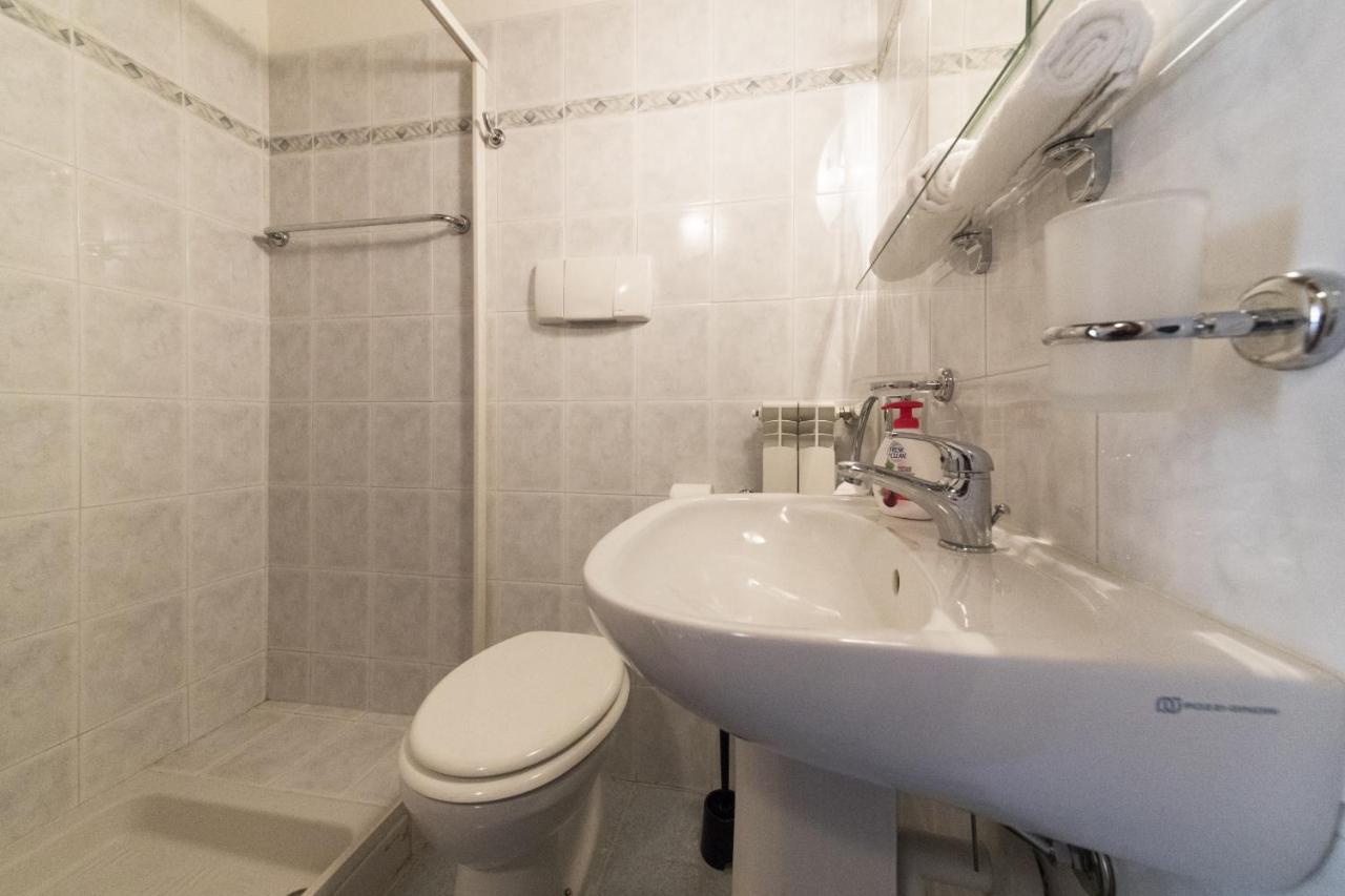 2-Bedroom Lakeview Apartment At The Lake Acquaseria Buitenkant foto