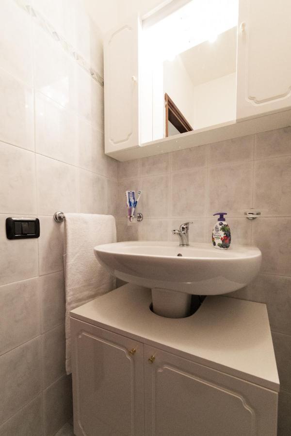 2-Bedroom Lakeview Apartment At The Lake Acquaseria Buitenkant foto