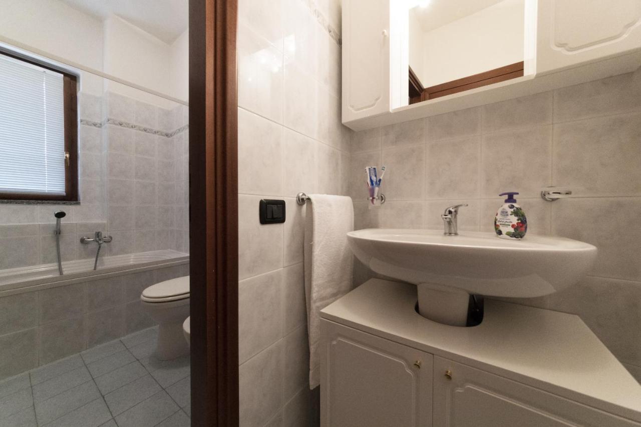 2-Bedroom Lakeview Apartment At The Lake Acquaseria Buitenkant foto