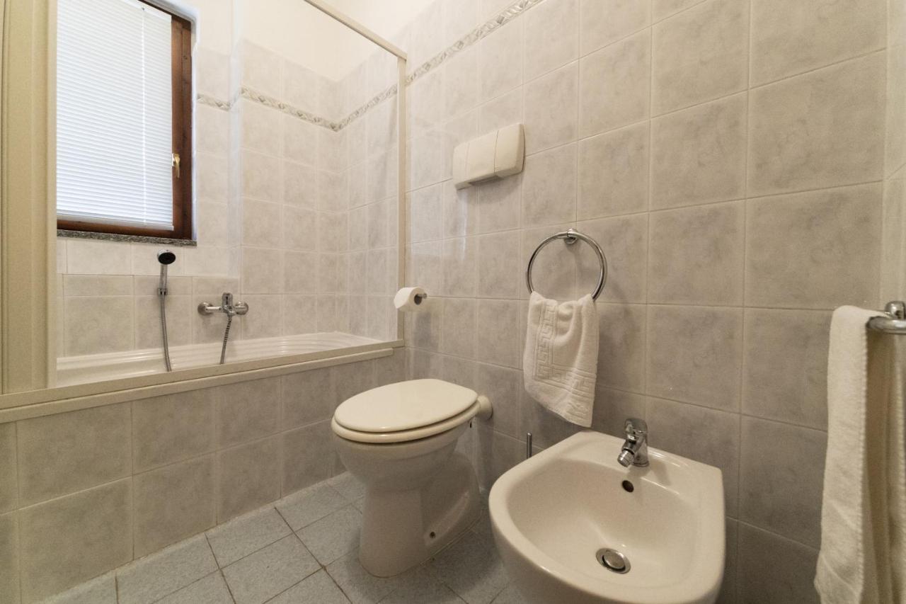 2-Bedroom Lakeview Apartment At The Lake Acquaseria Buitenkant foto